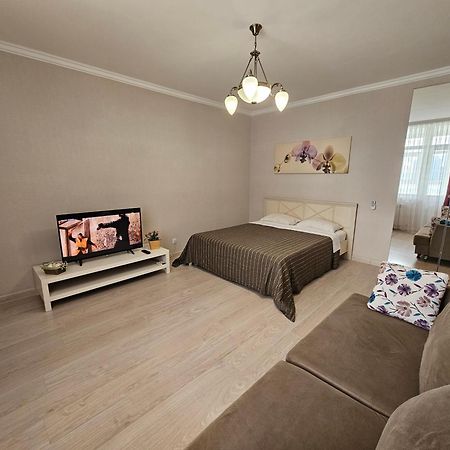 Ernaz Plus Apartments: Promenade Expo Astana Exteriör bild