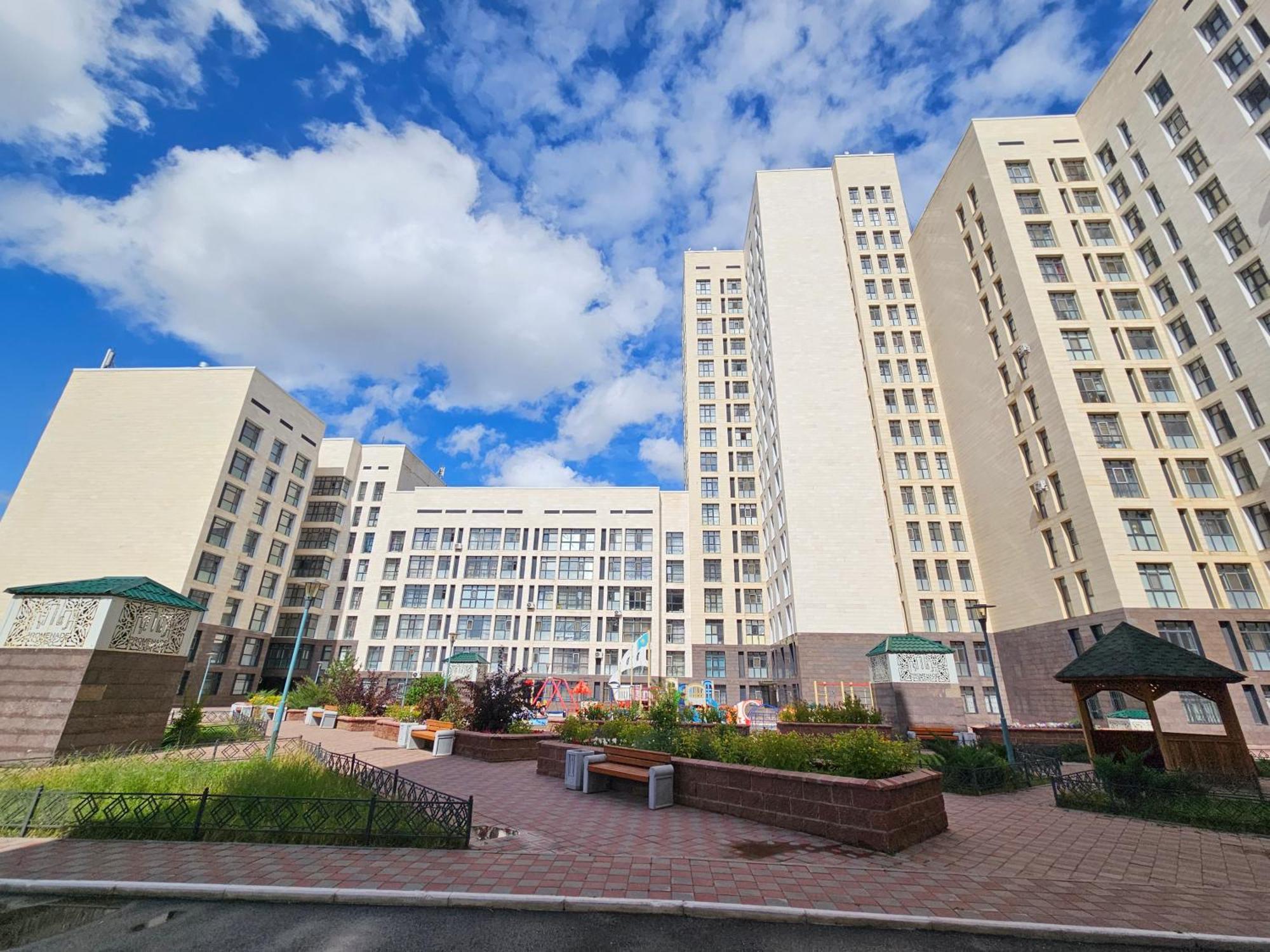 Ernaz Plus Apartments: Promenade Expo Astana Exteriör bild